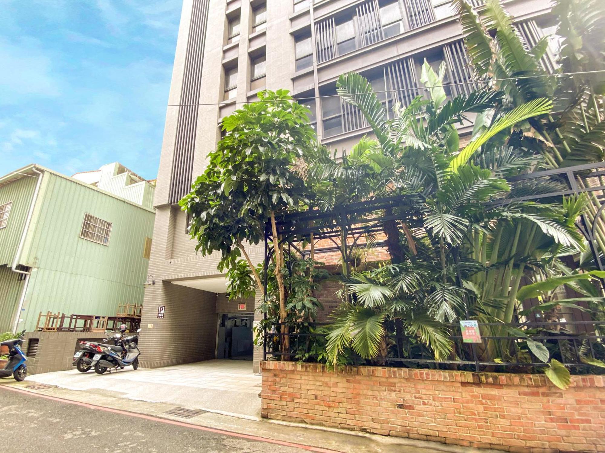Central Land Hotel Taichung Exterior foto